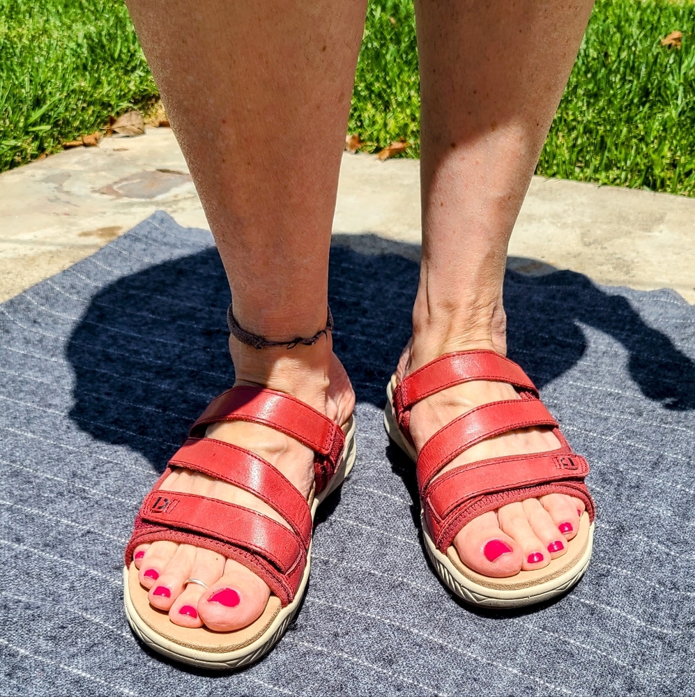 Earth Women's Sandals in Rich Brown